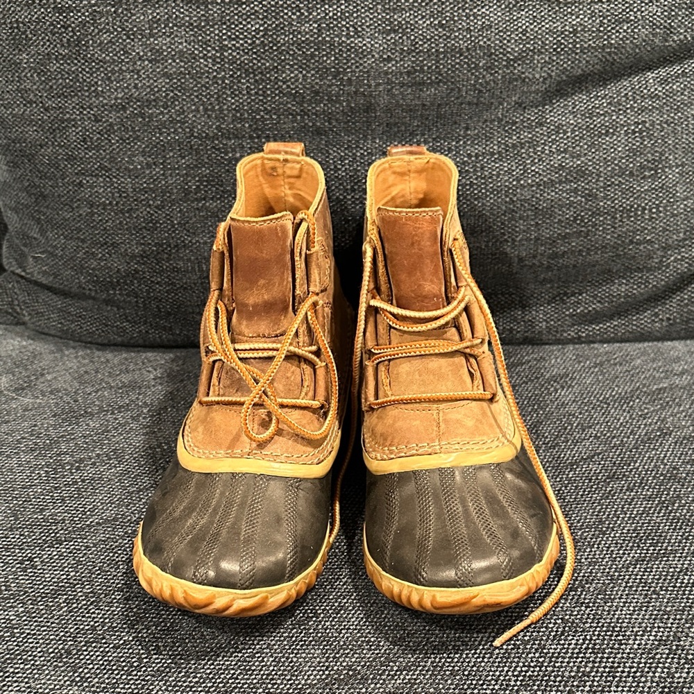 Sorel Brown and Black Ankle Boots